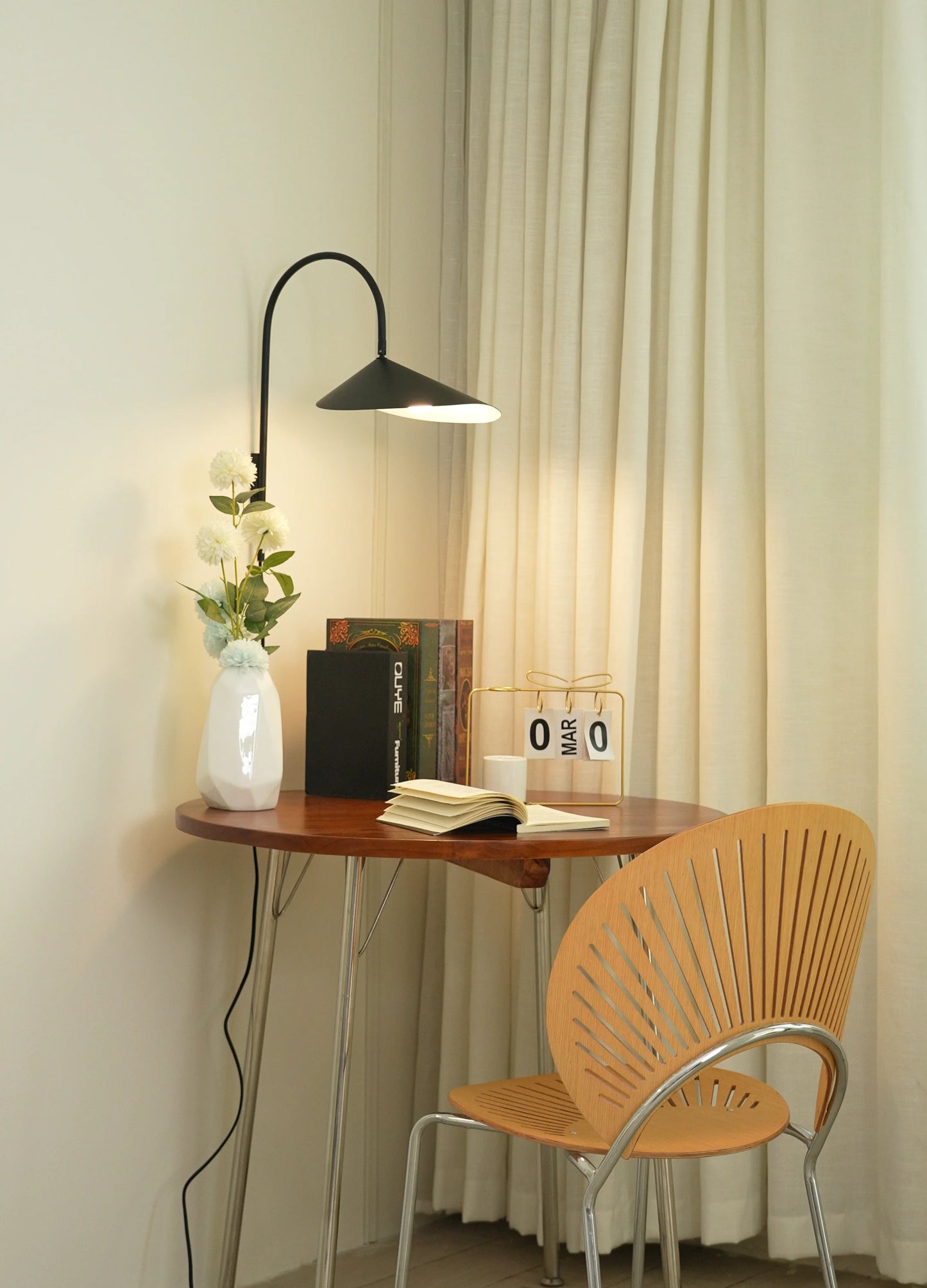 Lámpara de pared Arum giratoria