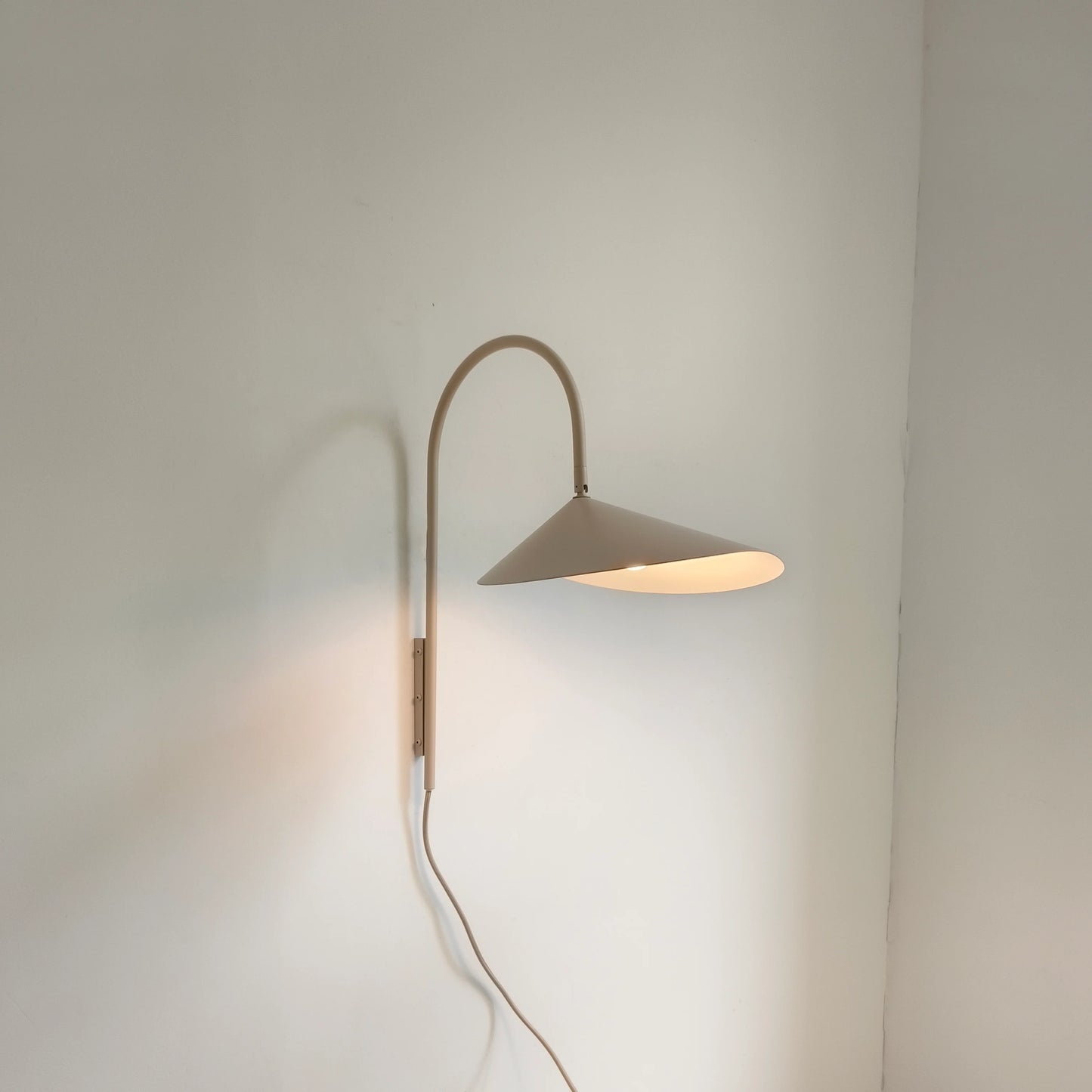 Lámpara de pared Arum giratoria