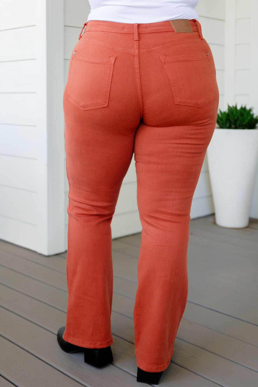Jeans pitillo de tiro medio Autumn en color terracota