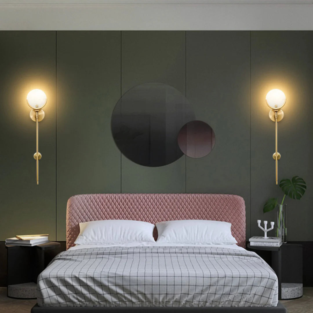 Lámpara de pared de latón Ava de alabastro