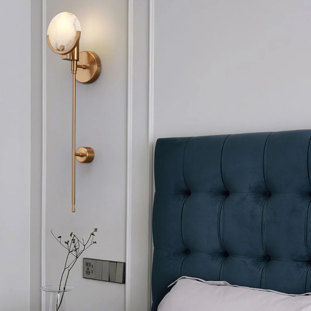 Lámpara de pared de latón Ava de alabastro