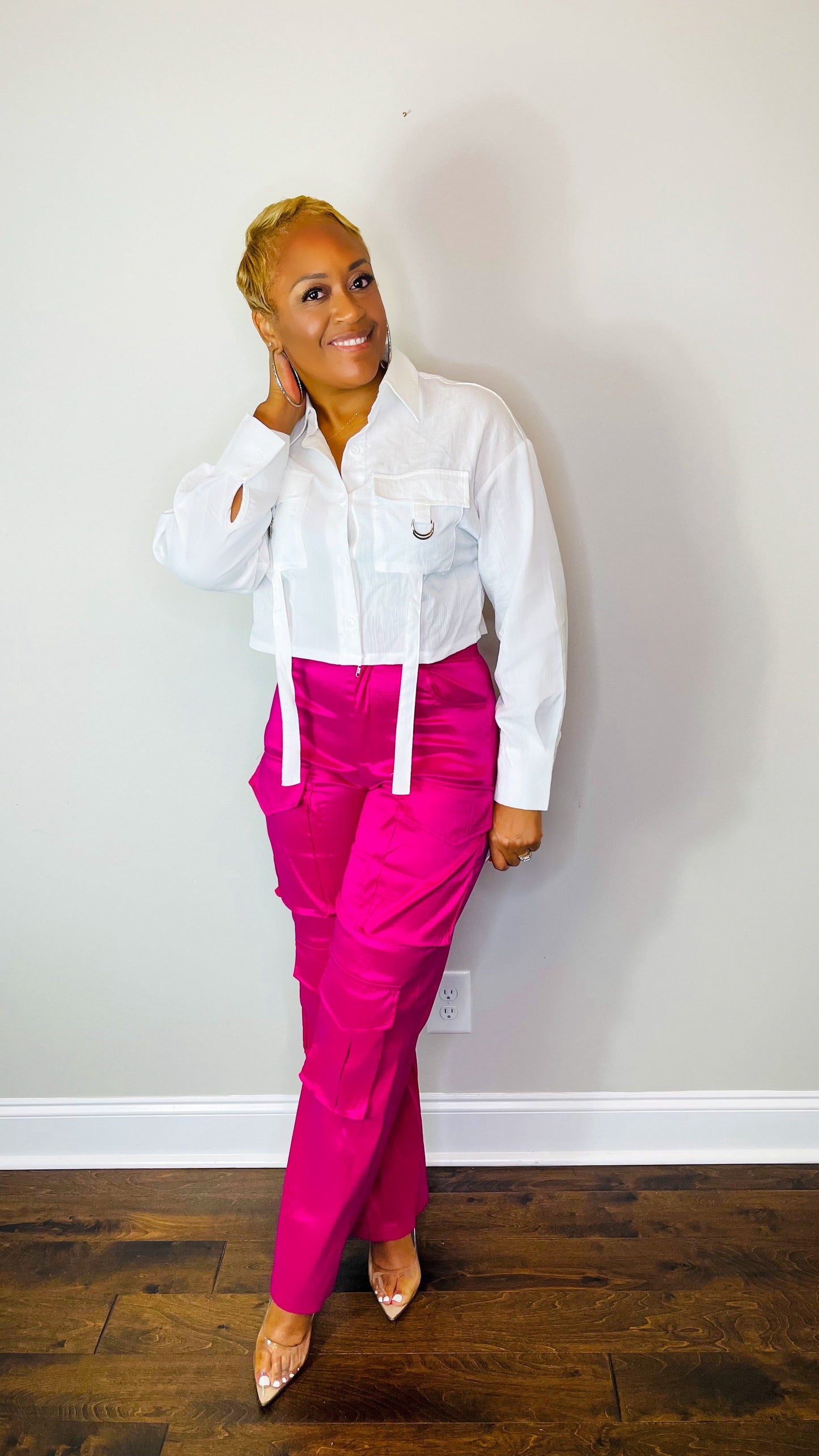 Pantalones cargo de satén rosa