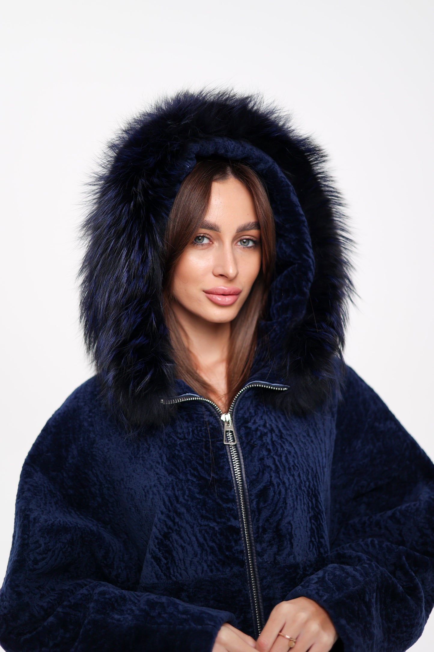 Chaqueta de piel de cordero auténtica con ribete de zorro plateado