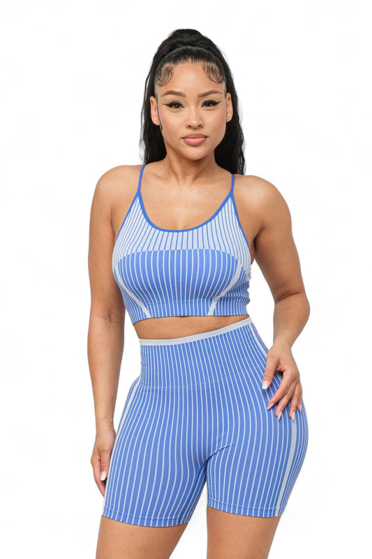 Conjunto de top sin costuras a rayas y pantalón corto de ciclista