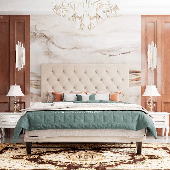 Cama King Size tapizada en lino beige con cabecero capitoné
