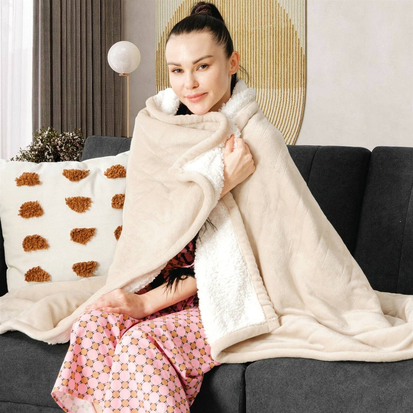 Manta Eléctrica Sherpa Calentada en Beige/Blanco