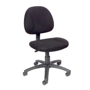 Silla de oficina negra con asiento y respaldo acolchados con soporte lumbar