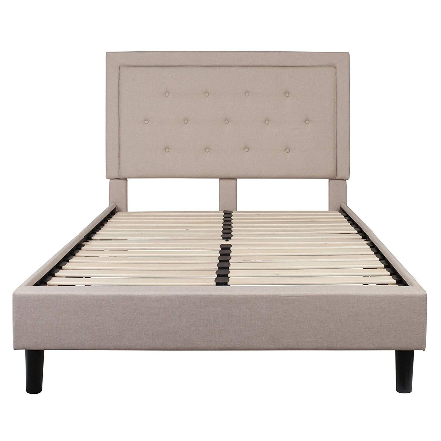 Estructura de cama plataforma tapizada en tela beige con cabecero capitoné