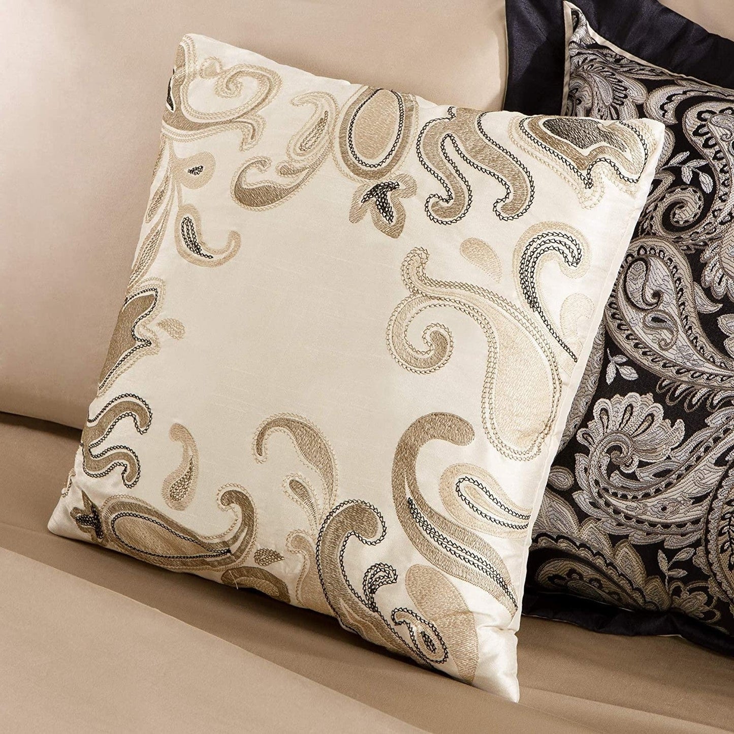 Juego de edredón King de 12 piezas de algodón y poliéster con estampado paisley en negro y dorado