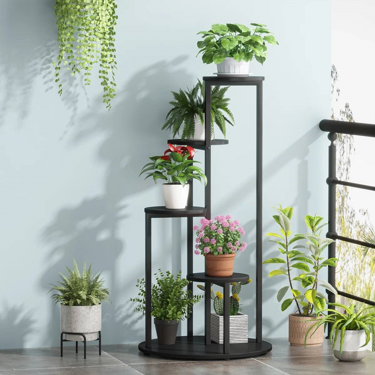 Soporte moderno negro de 5 niveles para plantas de interior