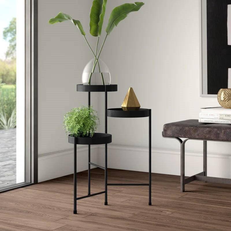 Soporte moderno de metal negro de 3 niveles para macetas y plantas