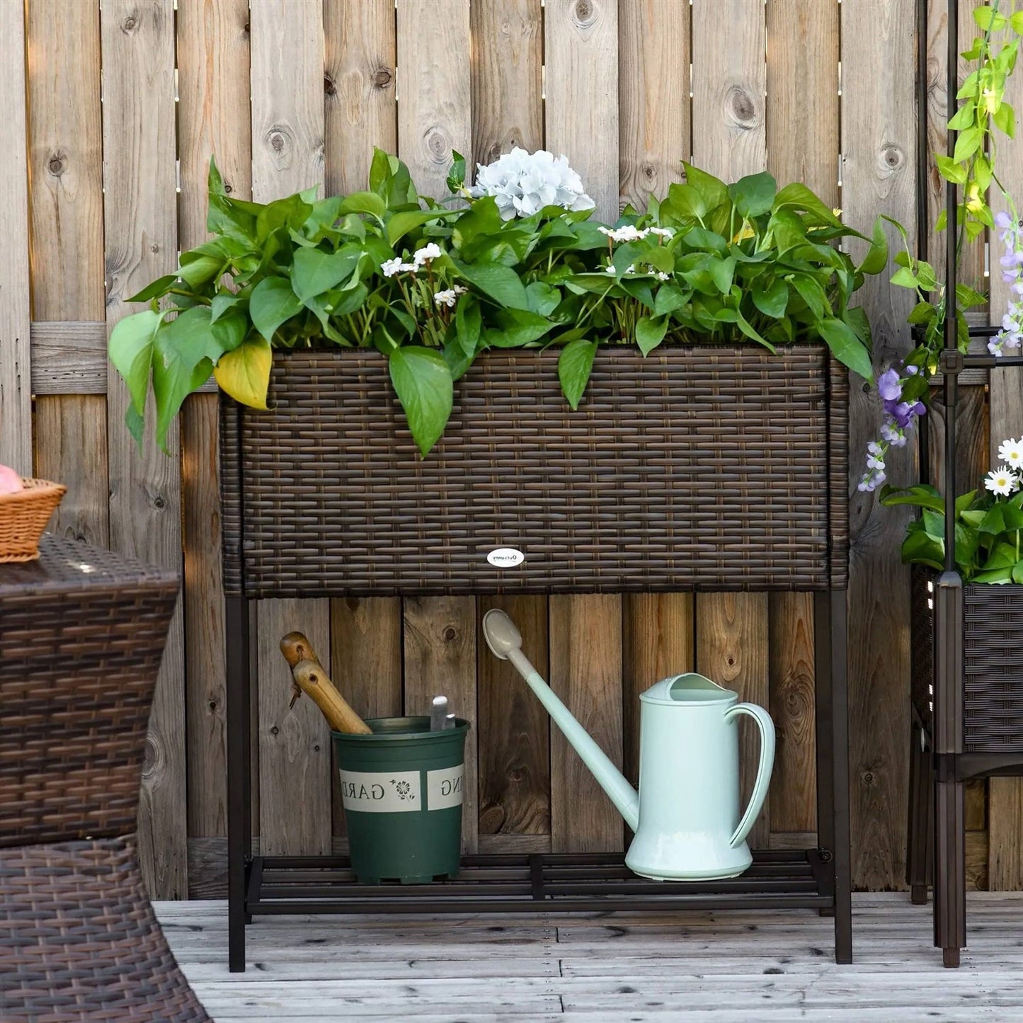 Macetero elevado de mimbre moderno marrón de polietileno para jardín