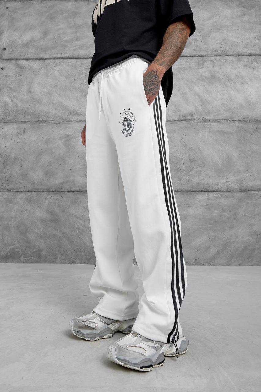 Pantalones deportivos holgados con raya lateral