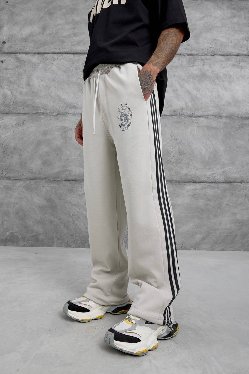 Pantalones deportivos holgados con raya lateral