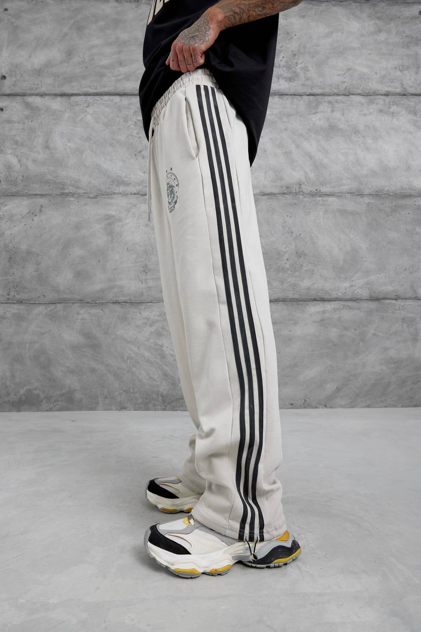 Pantalones deportivos holgados con raya lateral