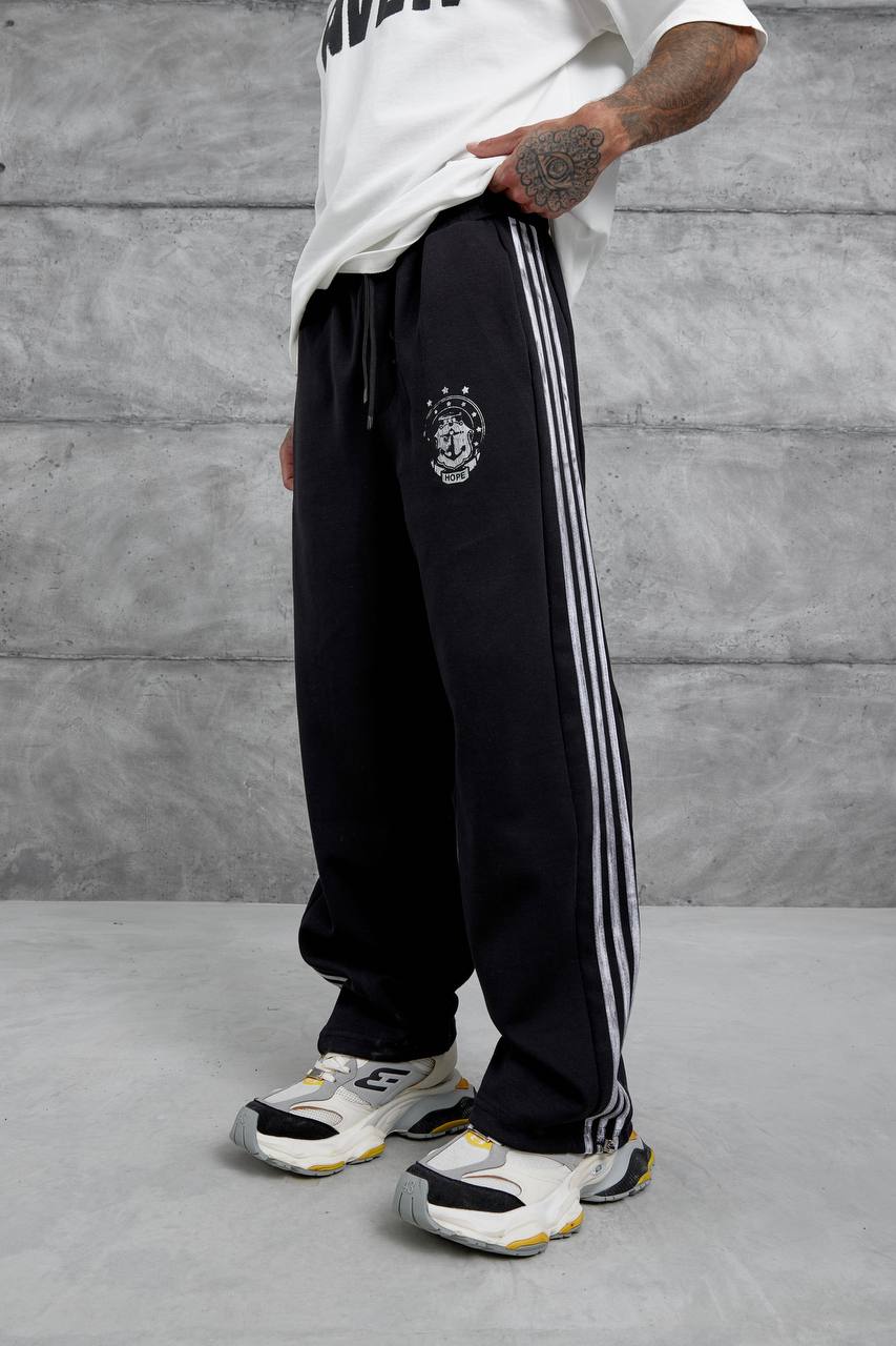 Pantalones deportivos holgados con raya lateral