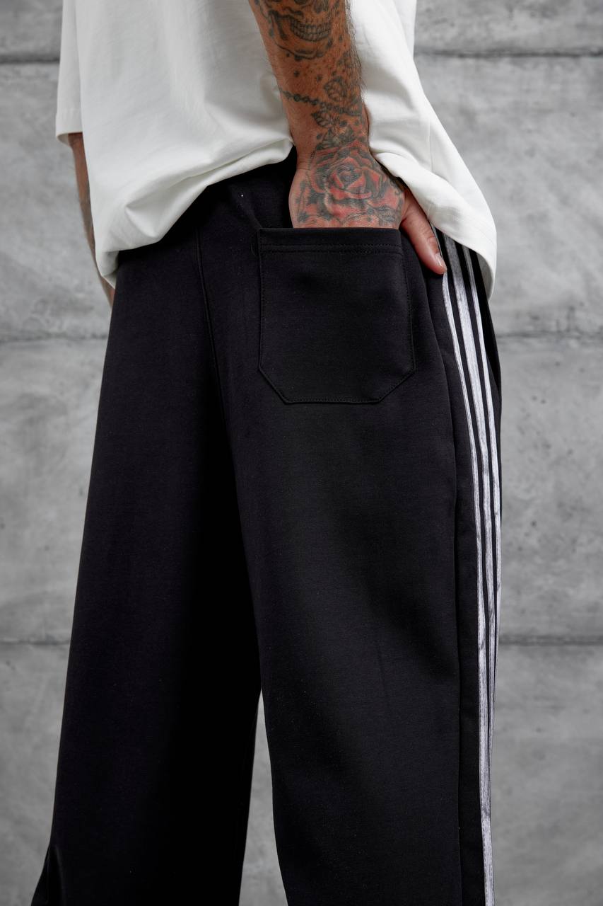 Pantalones deportivos holgados con raya lateral
