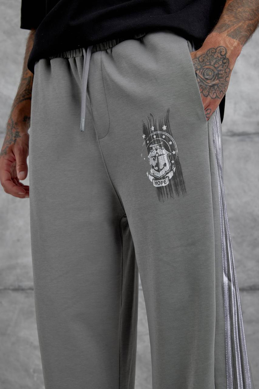 Pantalones deportivos holgados con raya lateral