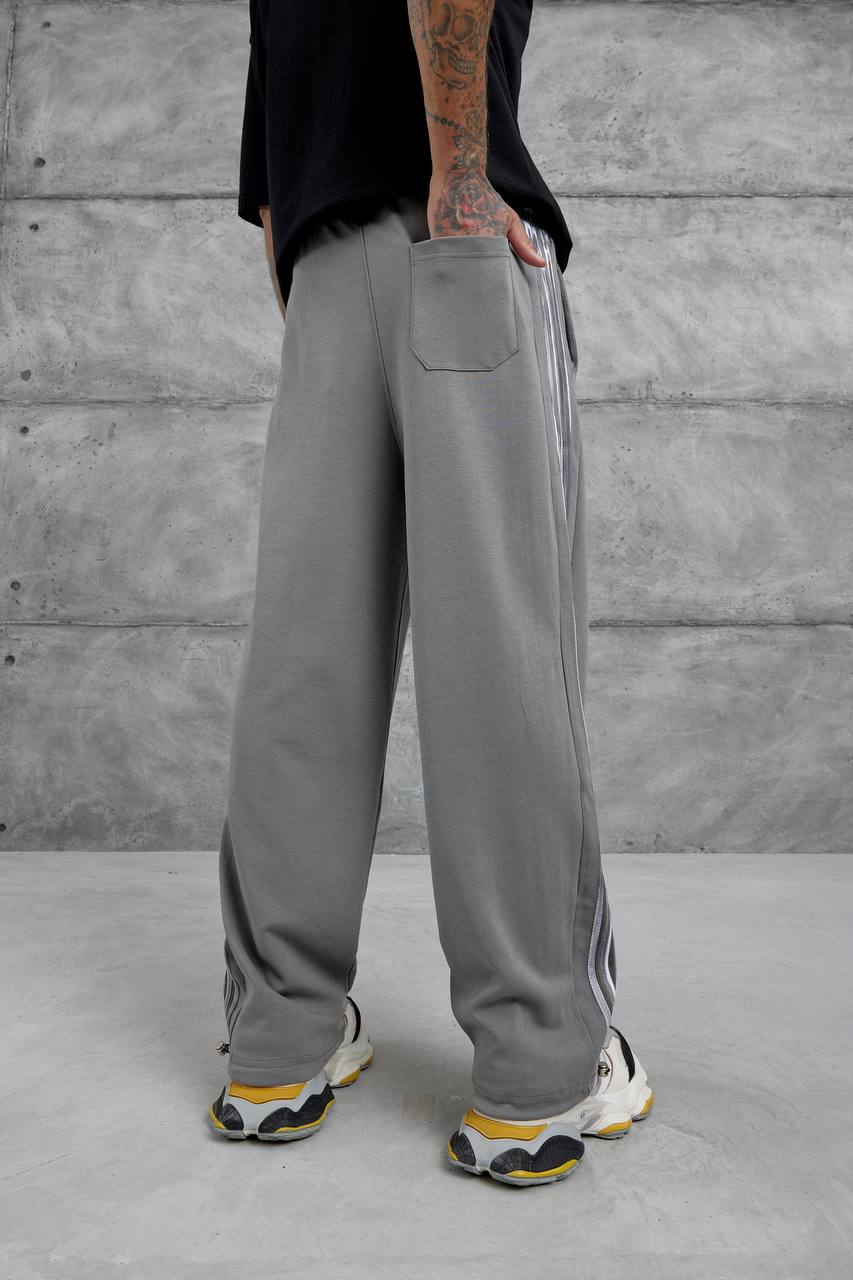 Pantalones deportivos holgados con raya lateral