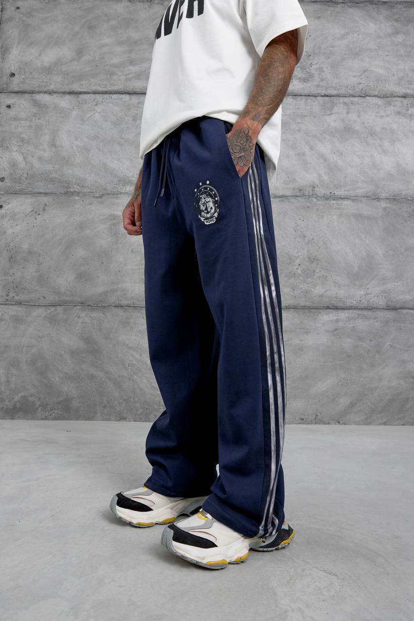 Pantalones deportivos holgados con raya lateral