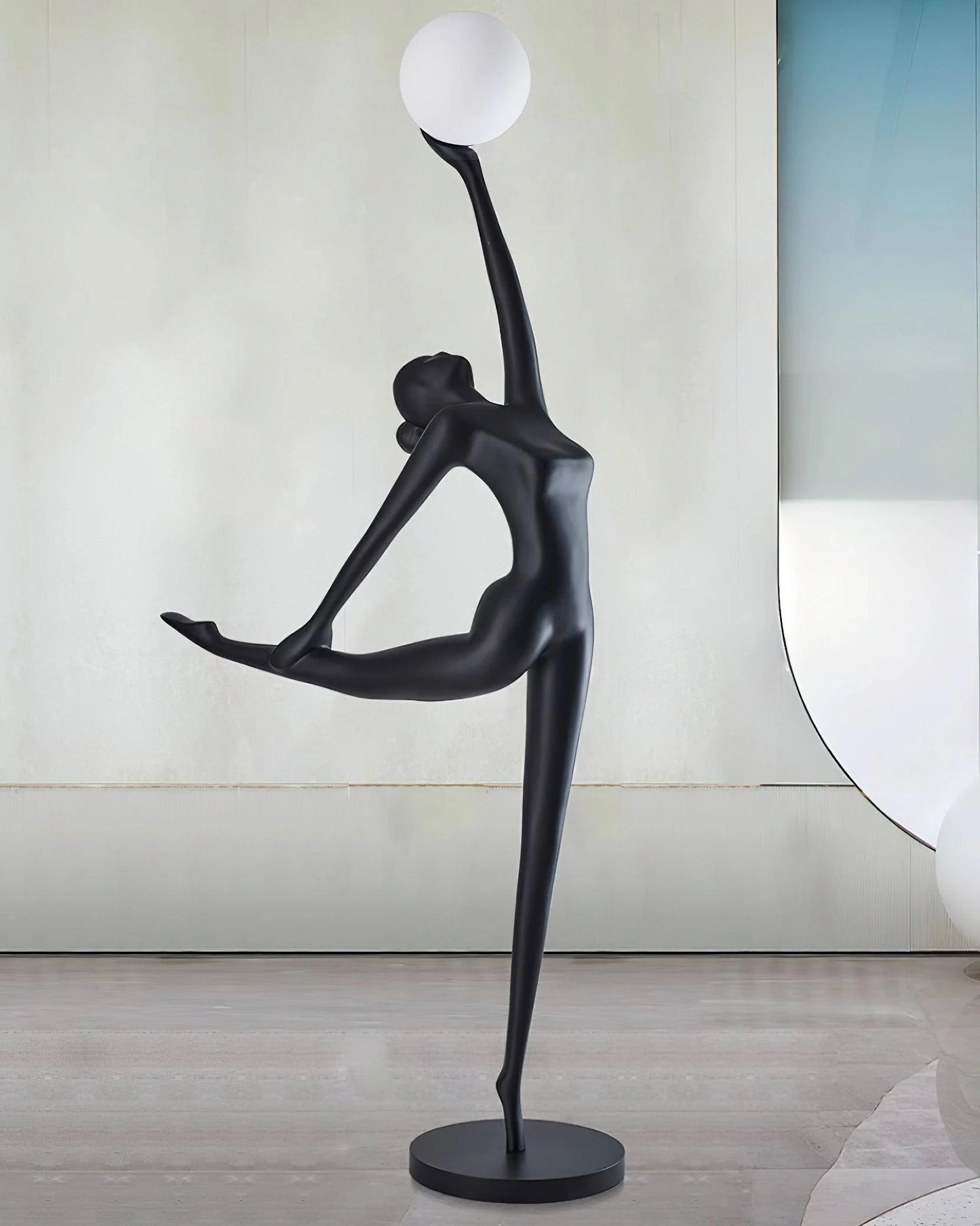 Lámpara de pie con personajes de estatua de bailarina