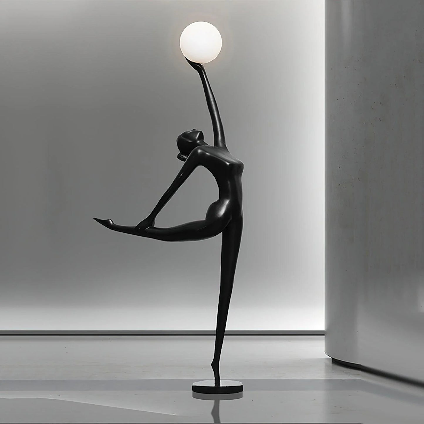 Lámpara de pie con personajes de estatua de bailarina