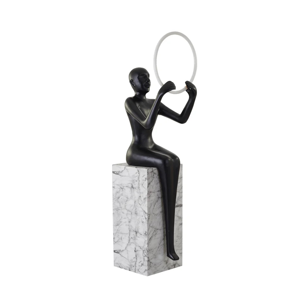 Lámpara de Pie Escultura Bella Sentada