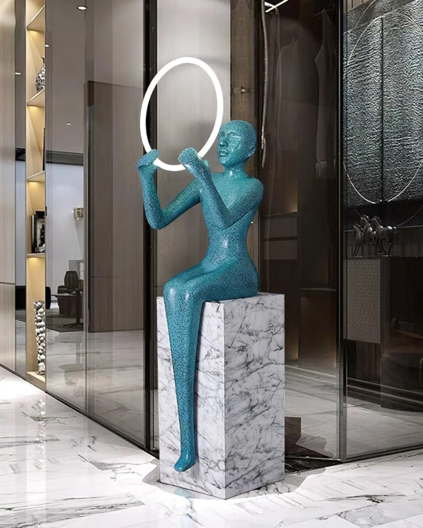 Lámpara de Pie Escultura Bella Sentada