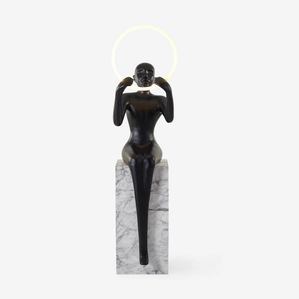 Lámpara de Pie Escultura Bella Sentada