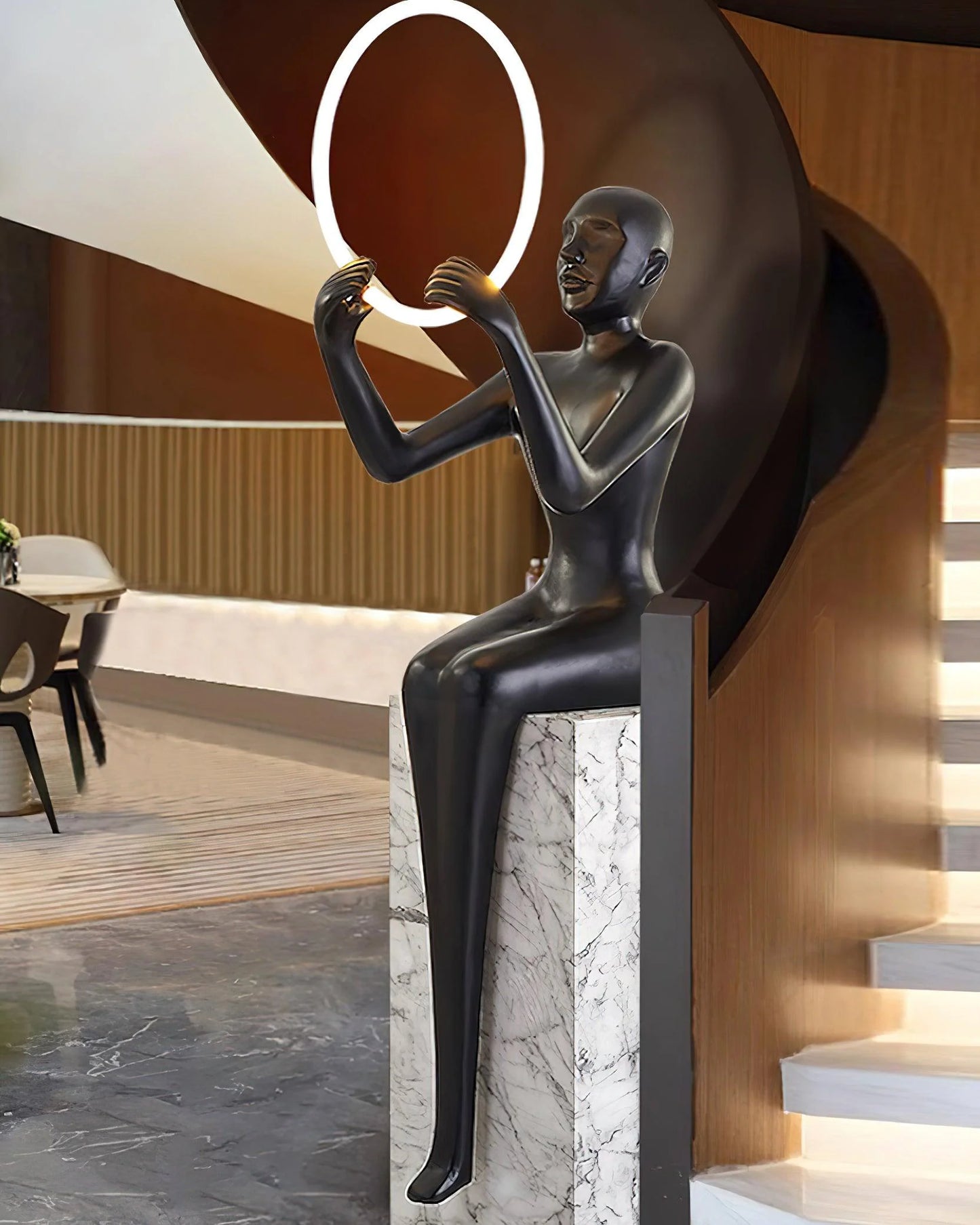 Lámpara de Pie Escultura Bella Sentada