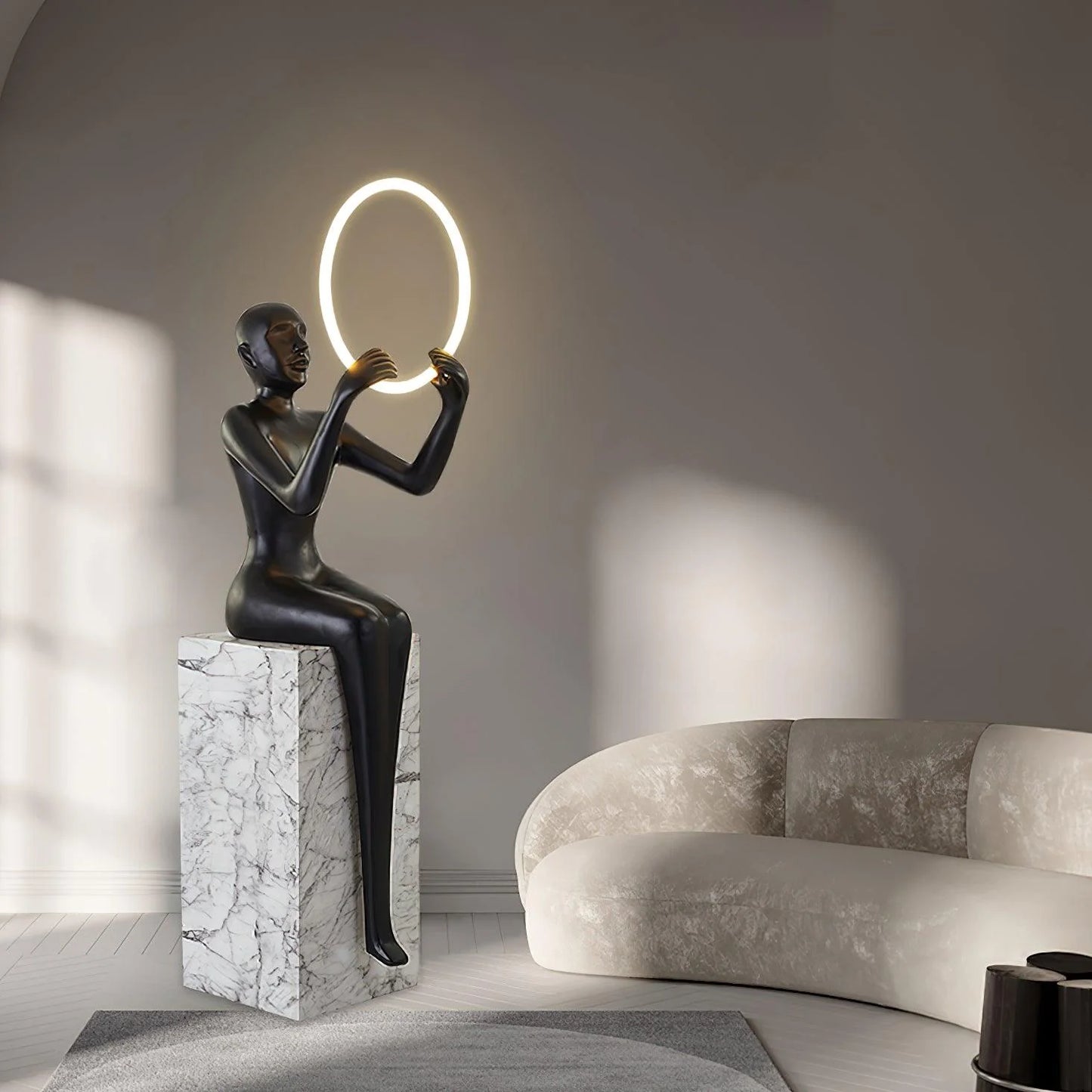 Lámpara de Pie Escultura Bella Sentada
