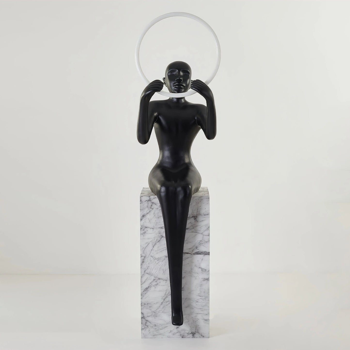 Lámpara de Pie Escultura Bella Sentada