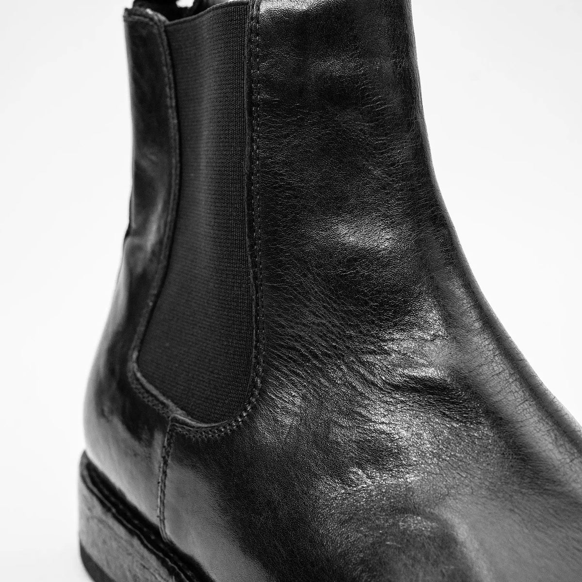 Black Plain-Toe Cow Leather Chelsea Boots