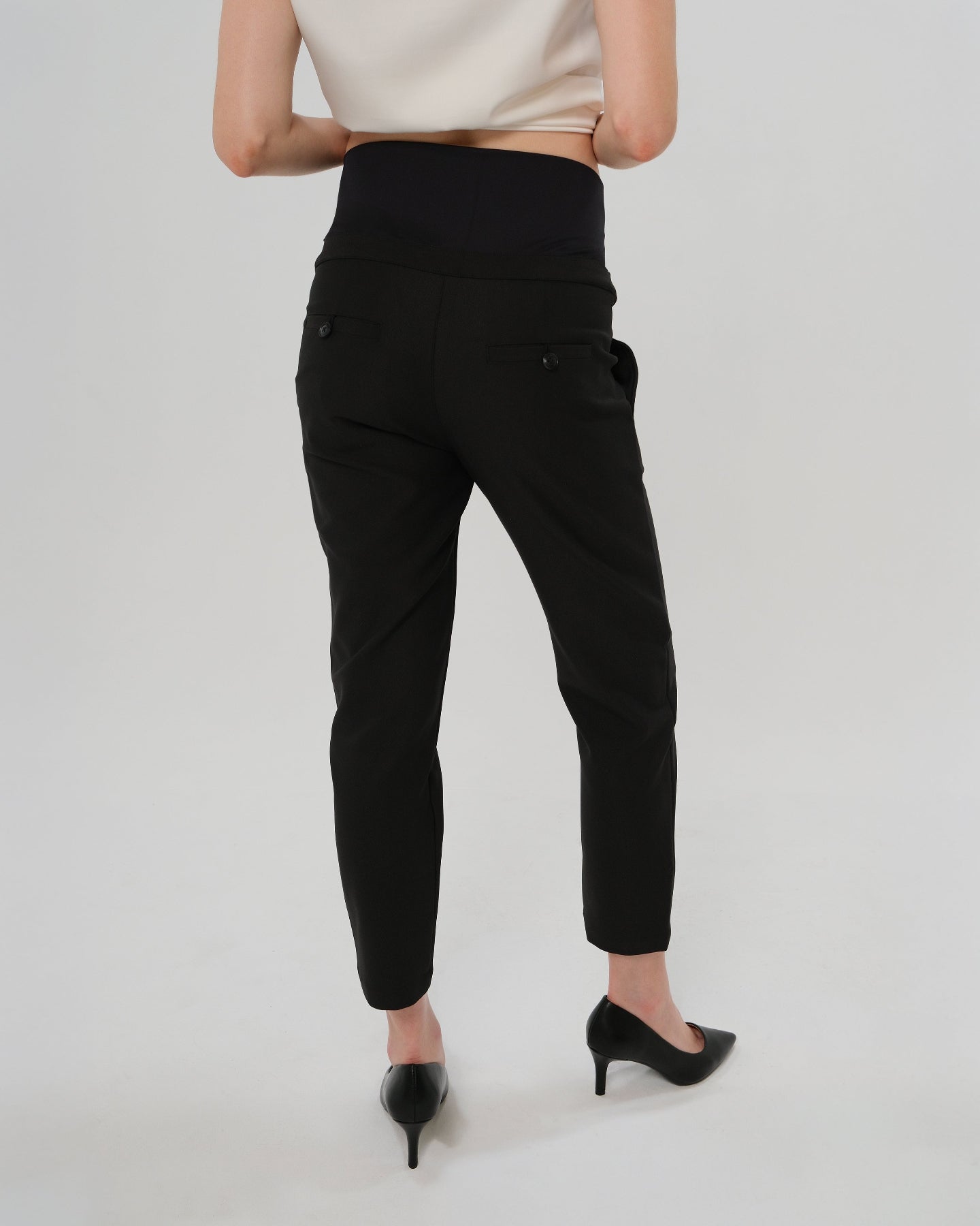 Pantalones de trabajo premamá de corte ajustado en negro