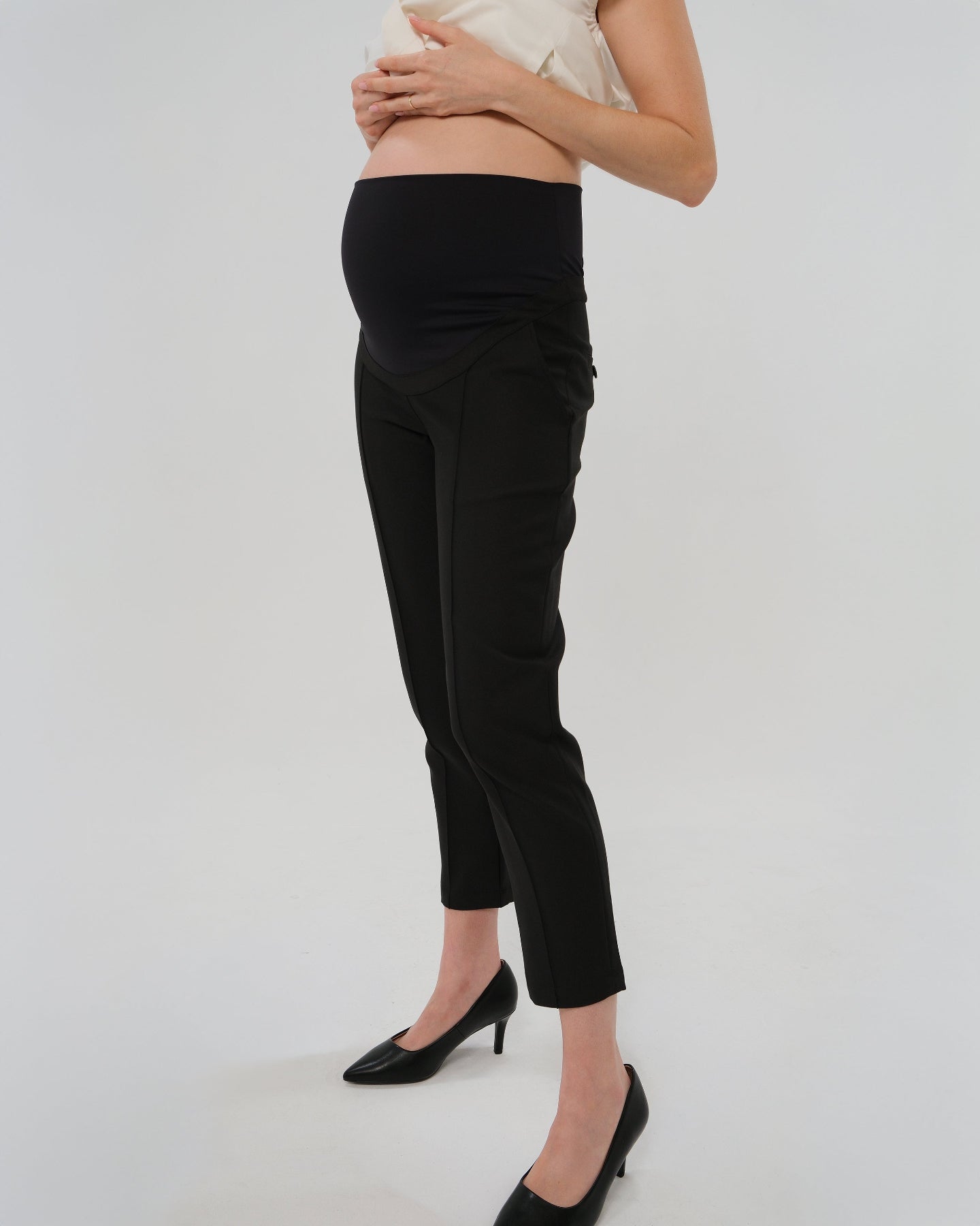 Pantalones de trabajo premamá de corte ajustado en negro