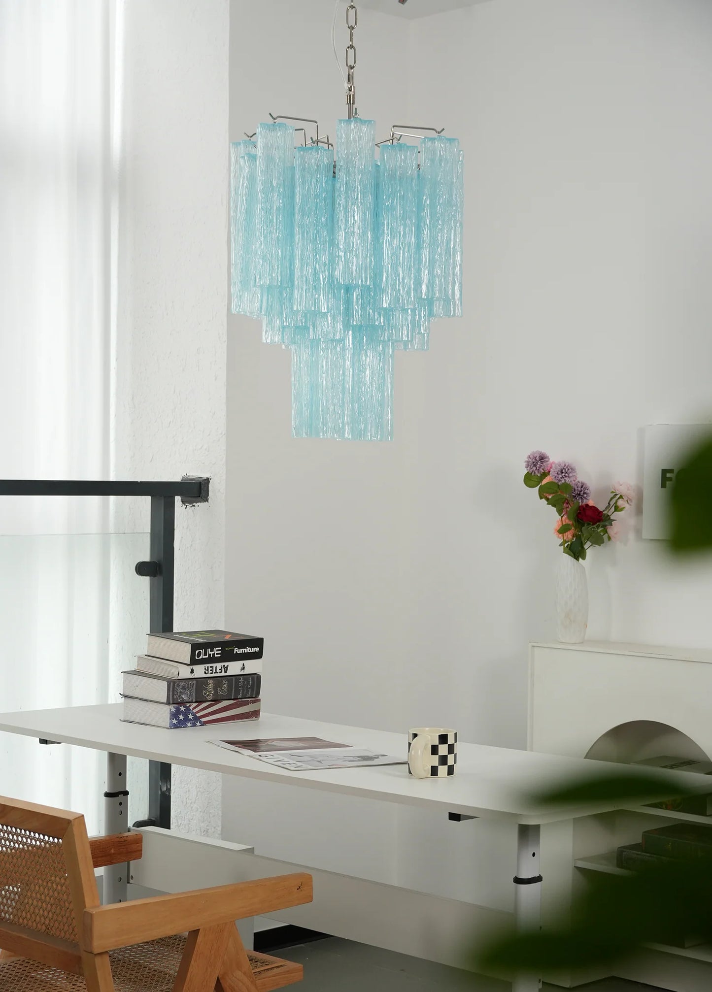 Lámpara de araña de tubo de cristal de Murano azul