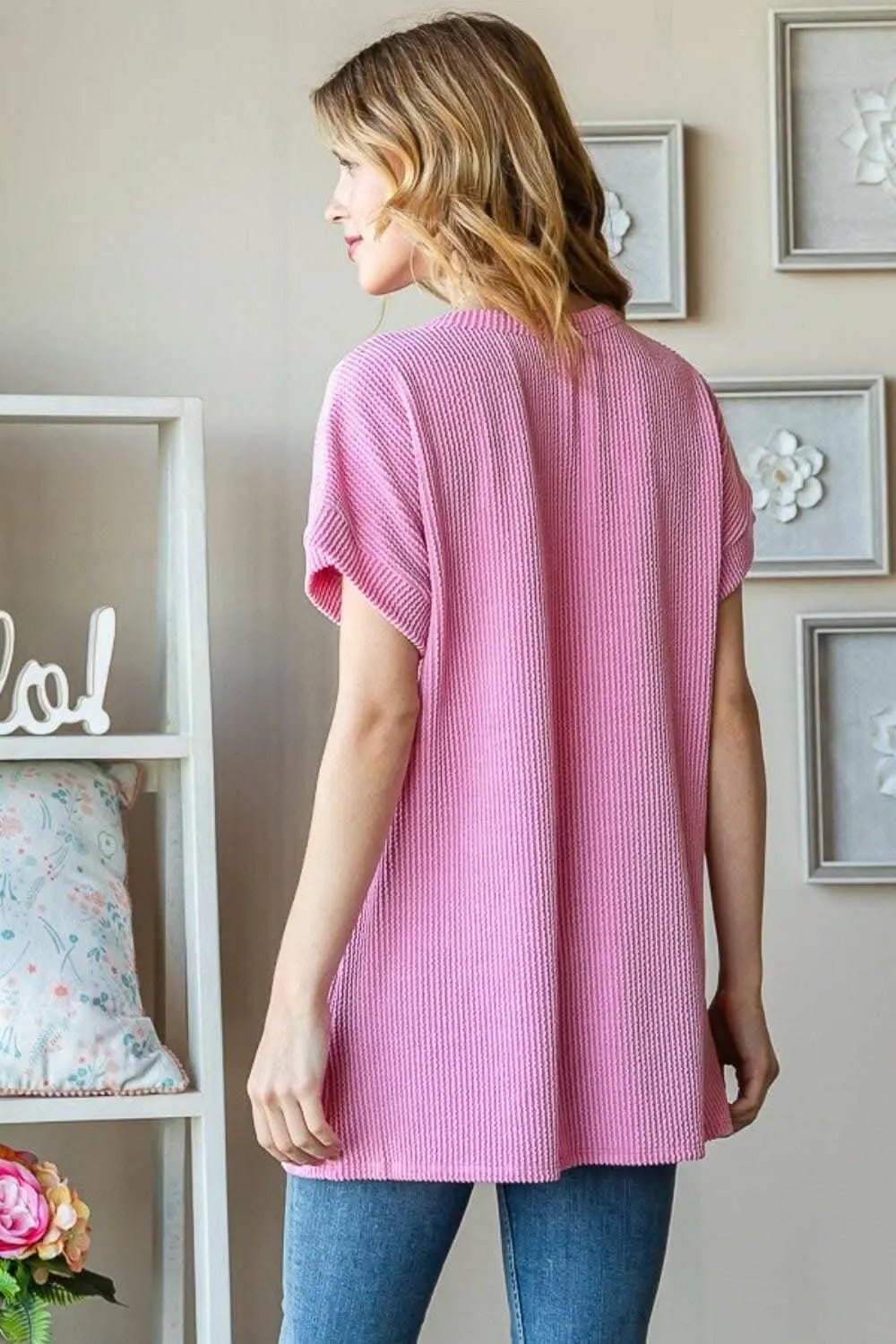 Trendsi Camiseta gráfica de mujer con estampado atrevido y manga corta