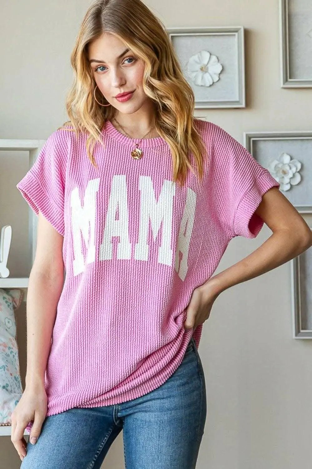 Trendsi Camiseta gráfica de mujer con estampado atrevido y manga corta