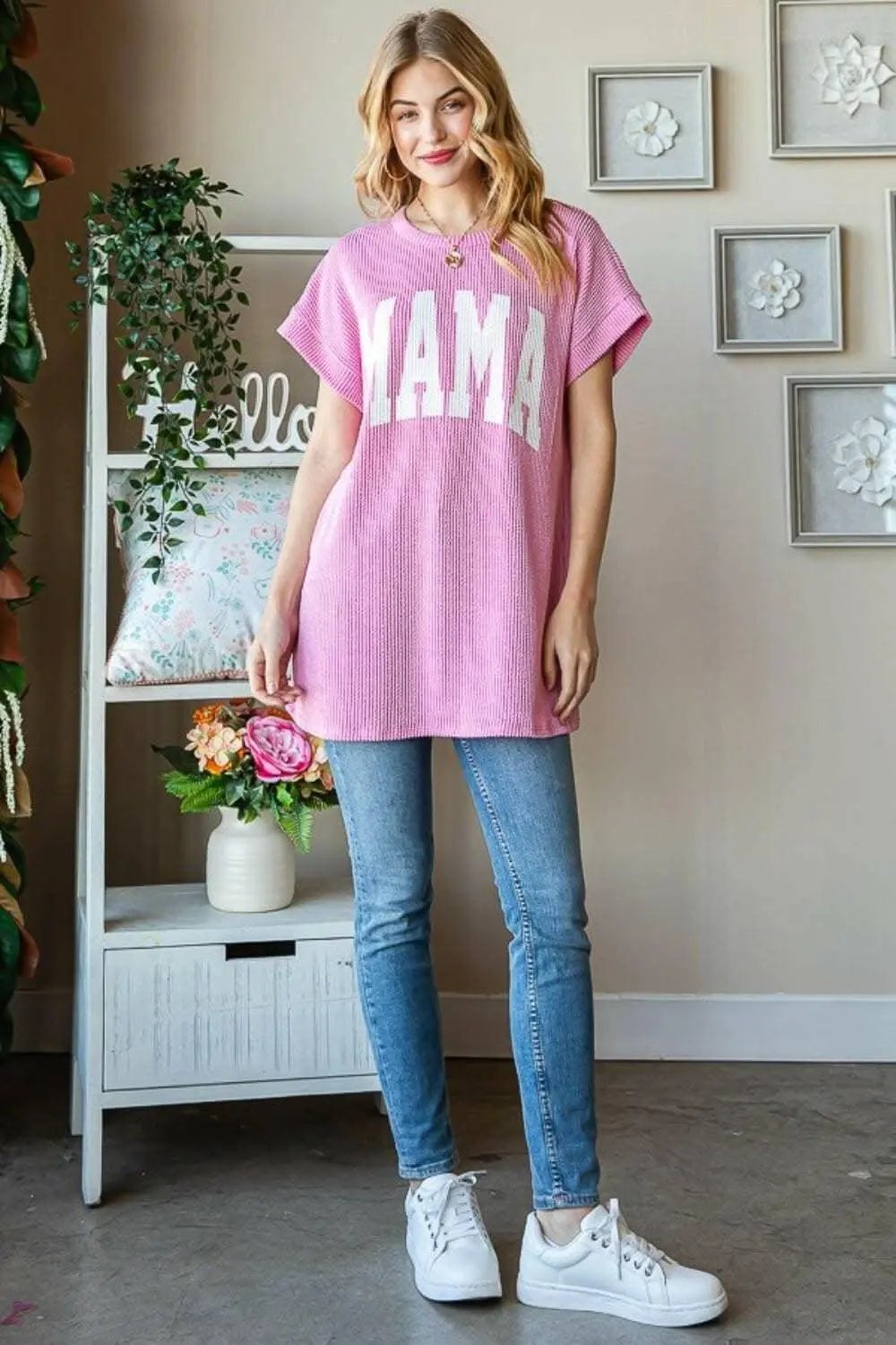 Trendsi Camiseta gráfica de mujer con estampado atrevido y manga corta