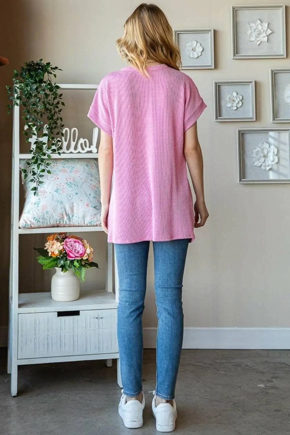Trendsi Camiseta gráfica de mujer con estampado atrevido y manga corta