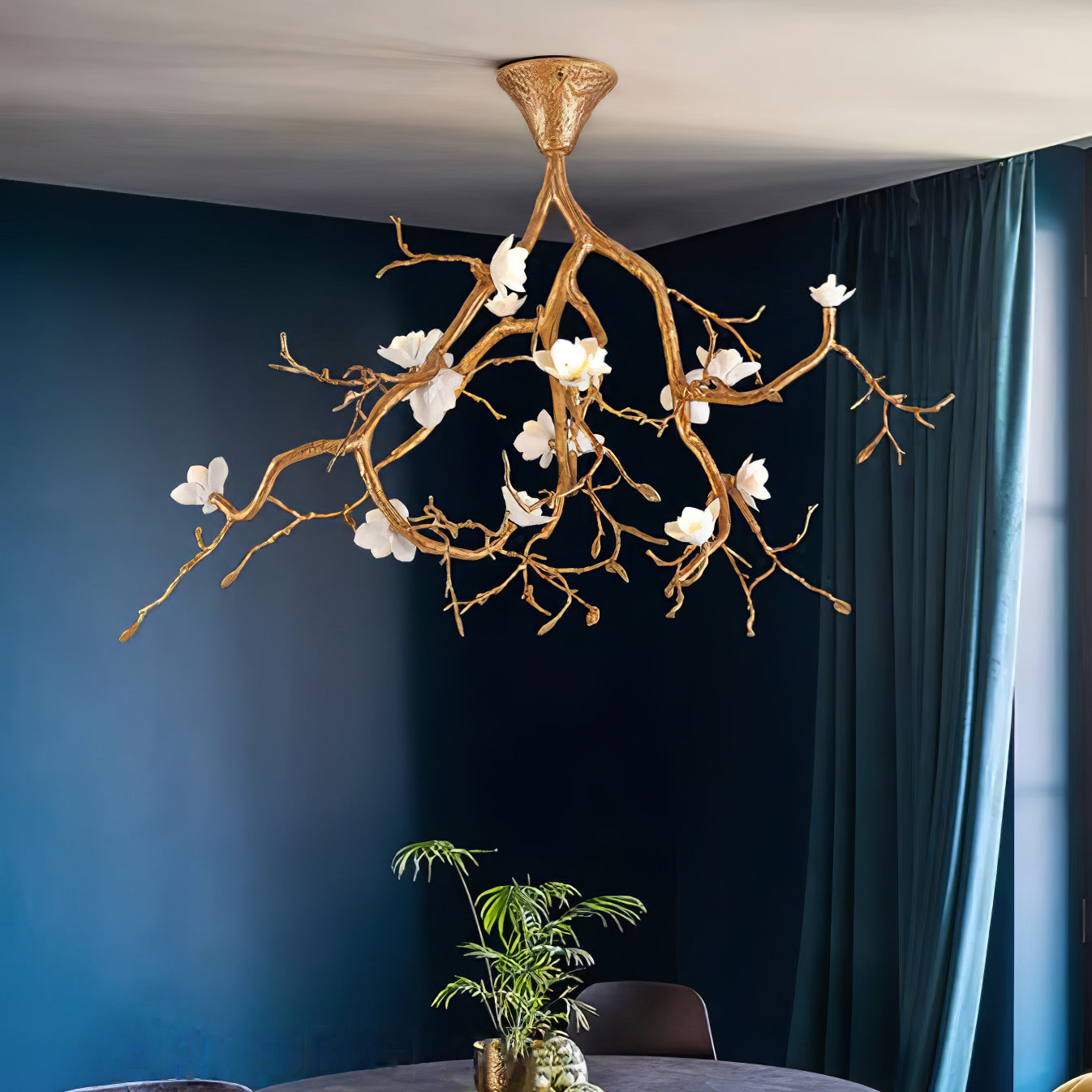 Lámpara de techo con forma de ramas de árbol y flores