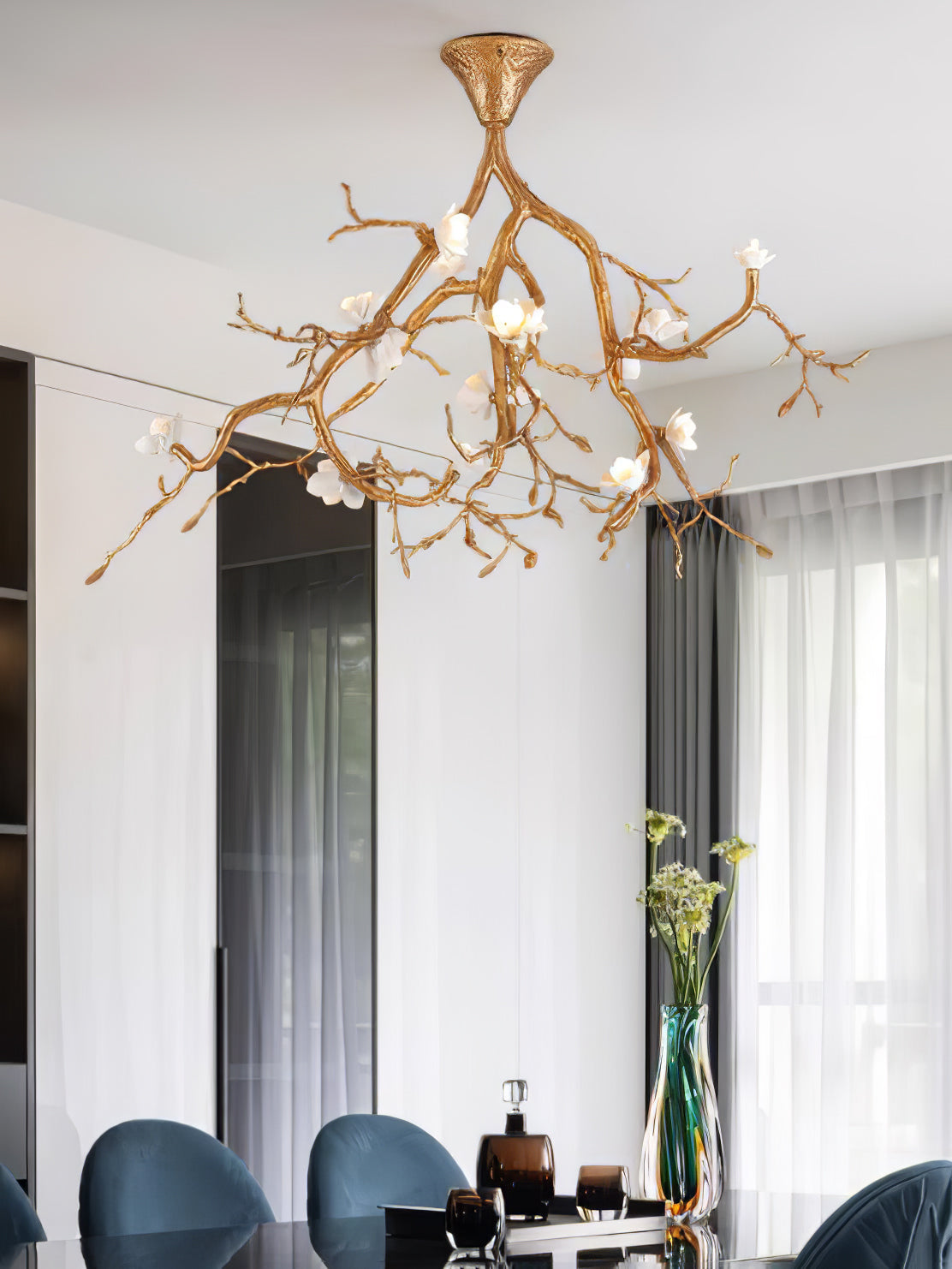 Lámpara de techo con forma de ramas de árbol y flores
