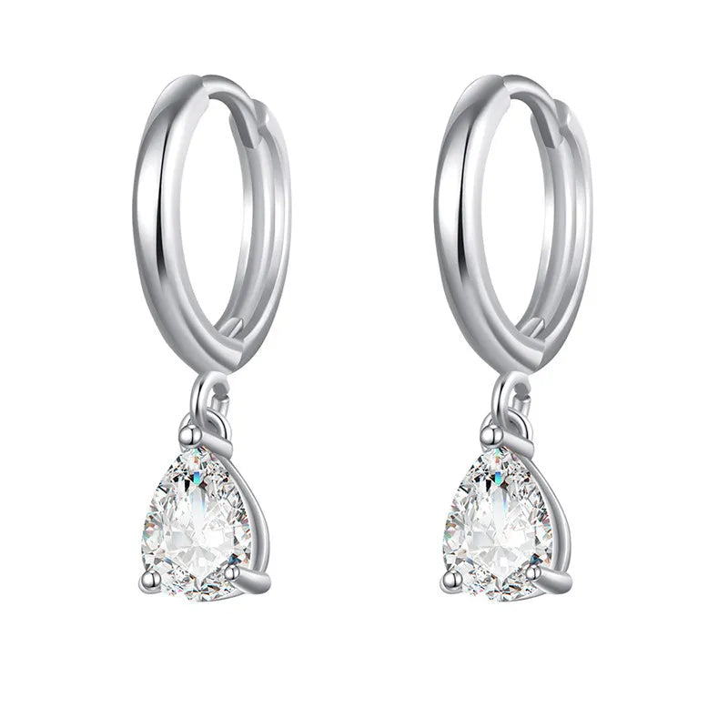 Pendientes de oro blanco con forma de corazón y diamantes
