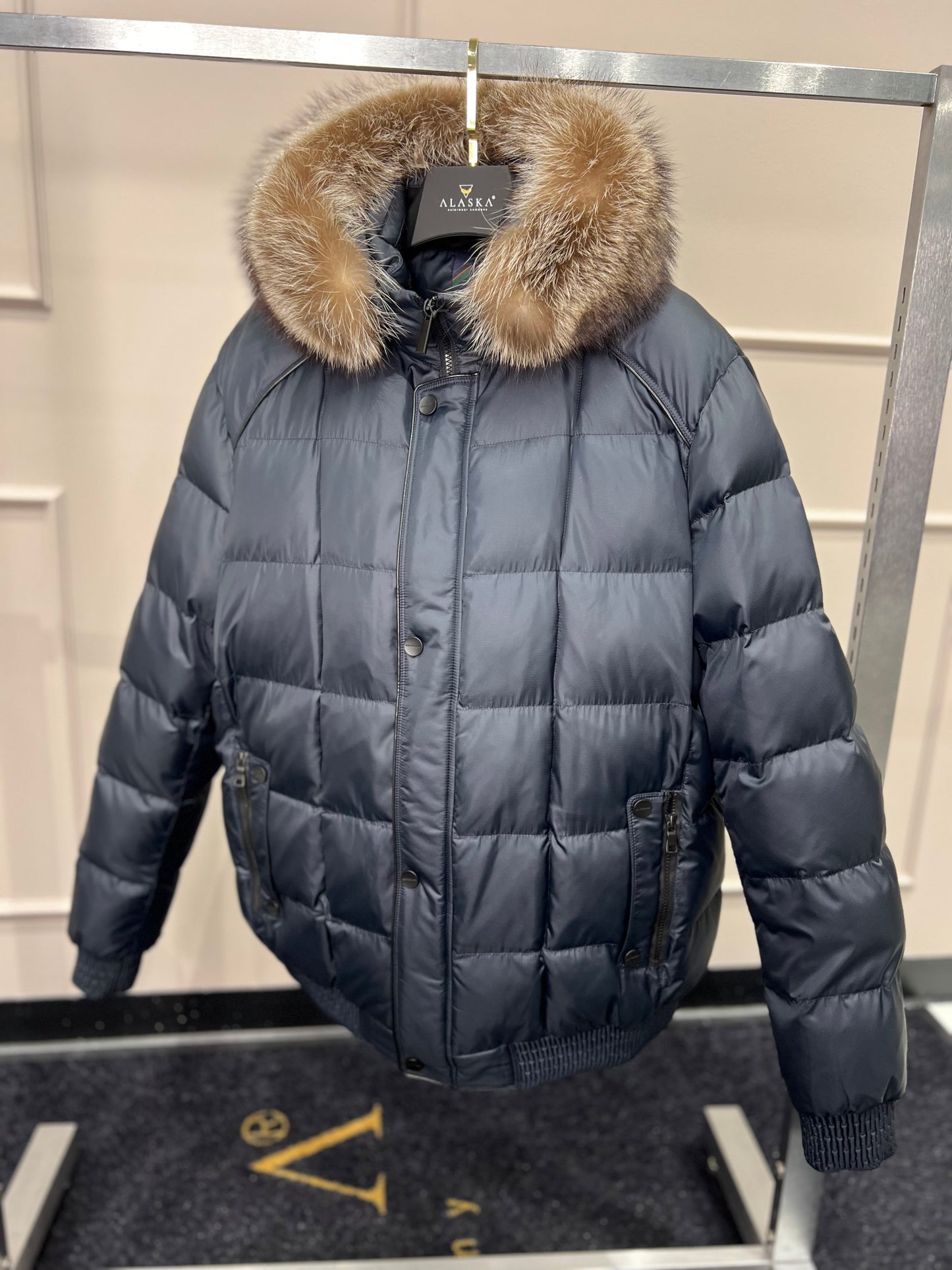 Chaqueta acolchada con aislamiento Sorona® y ribete de piel auténtica
