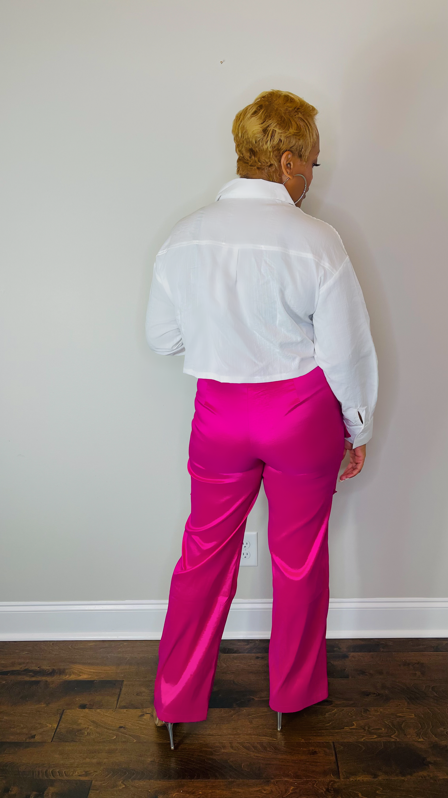 Pantalones cargo de satén rosa