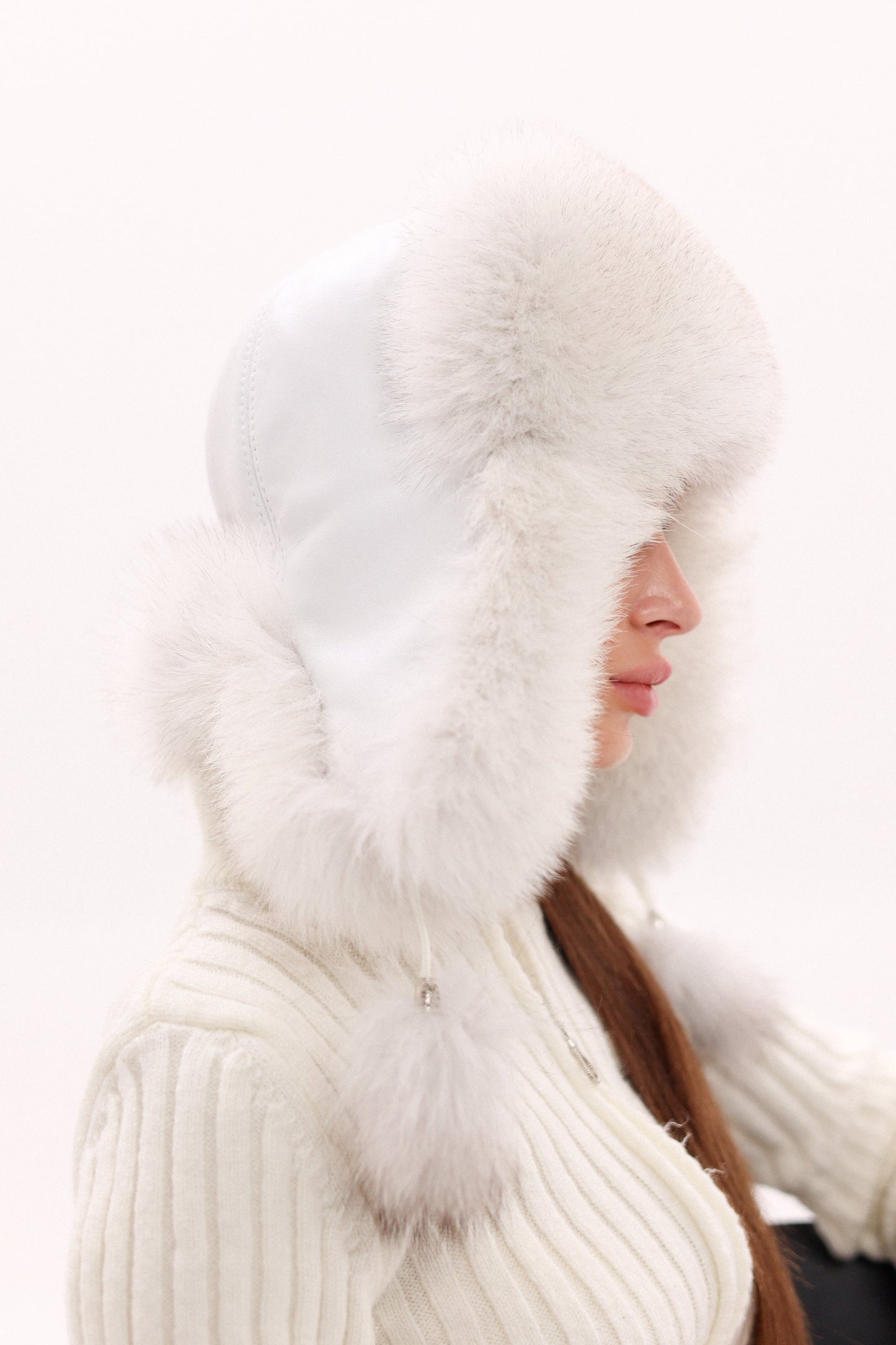 Gorro de Piel Genuina de Zorro Ártico y Cuero Genuino
