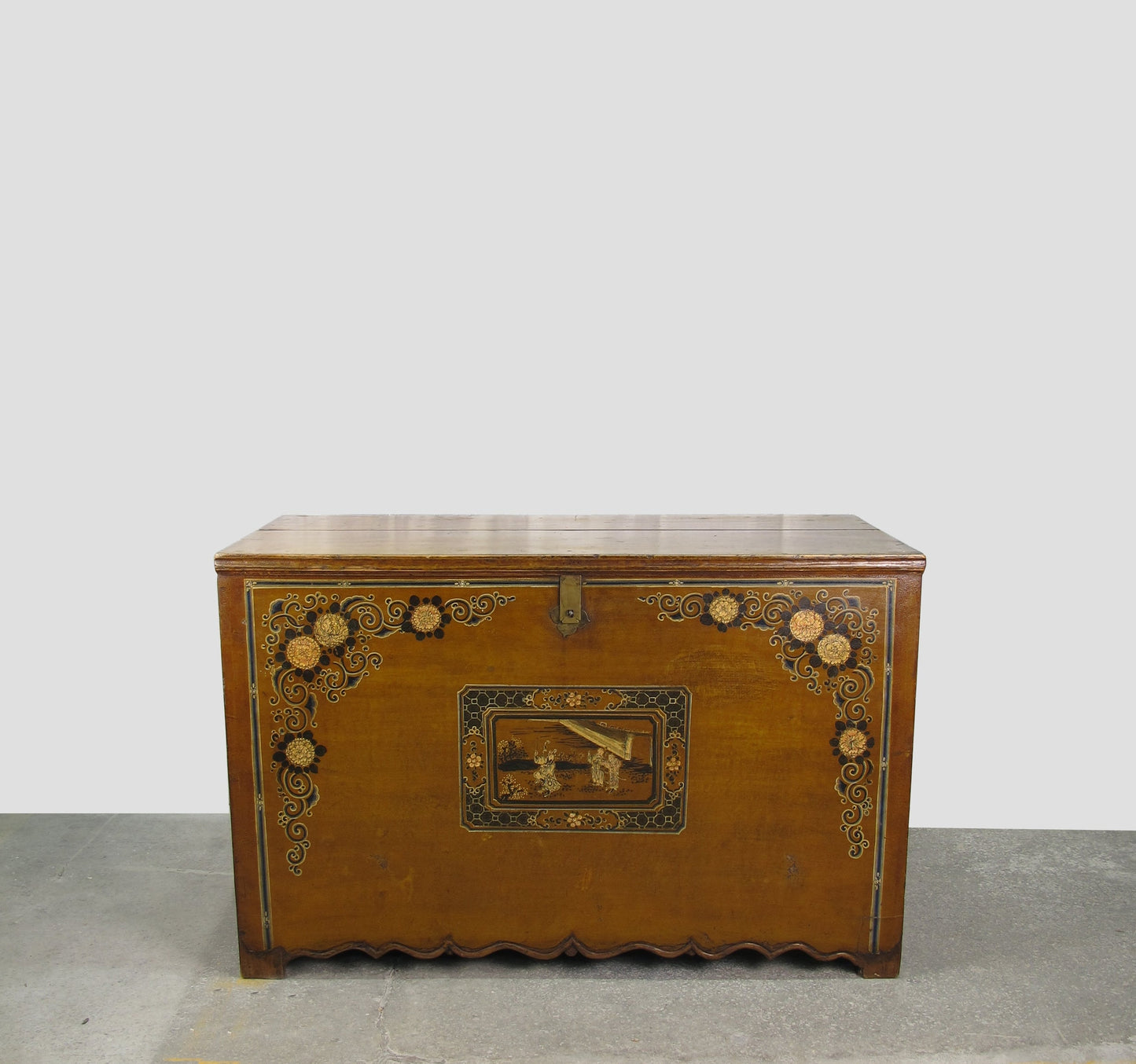 Mueble baúl antiguo de Mongolia