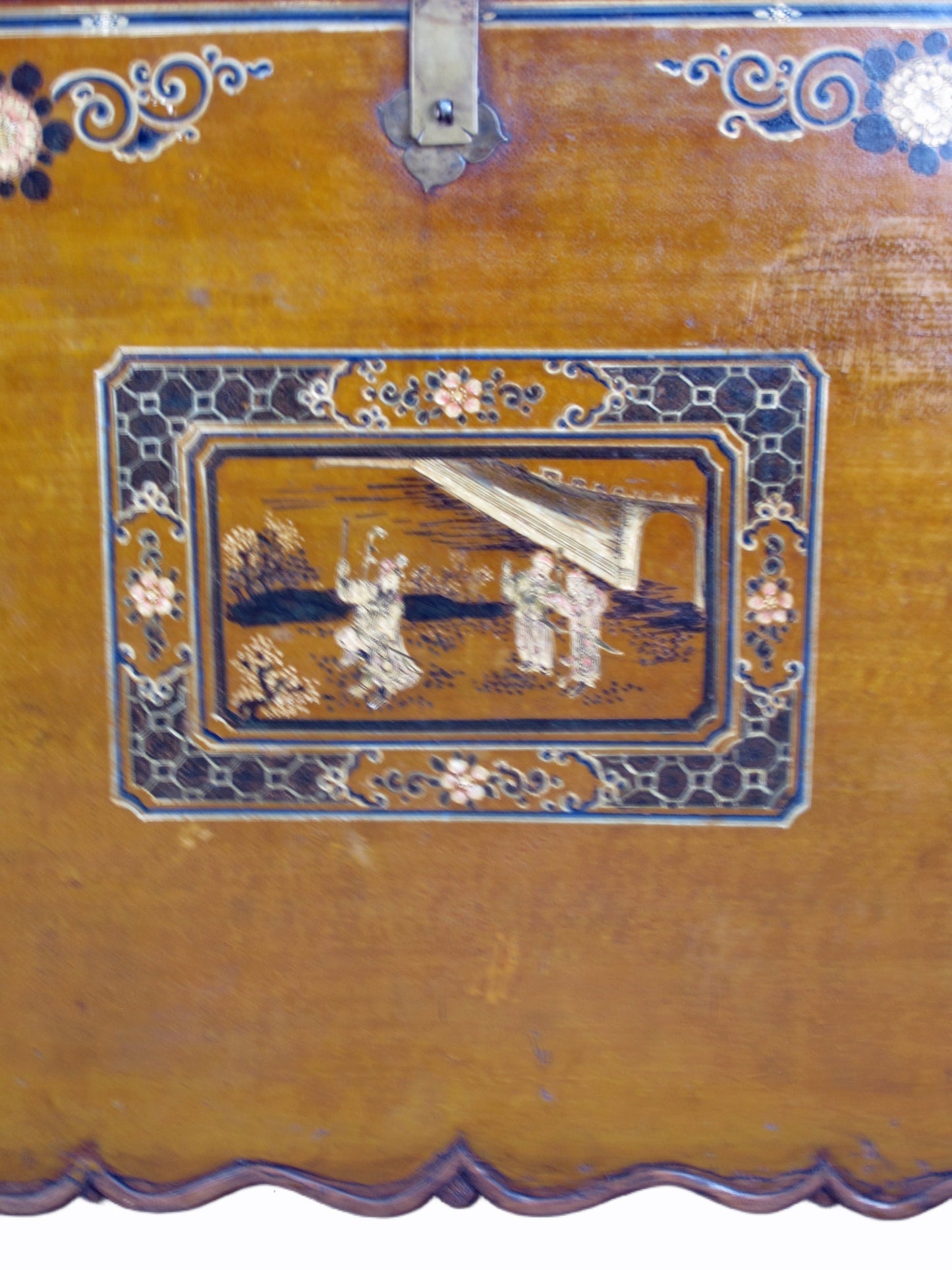 Mueble baúl antiguo de Mongolia