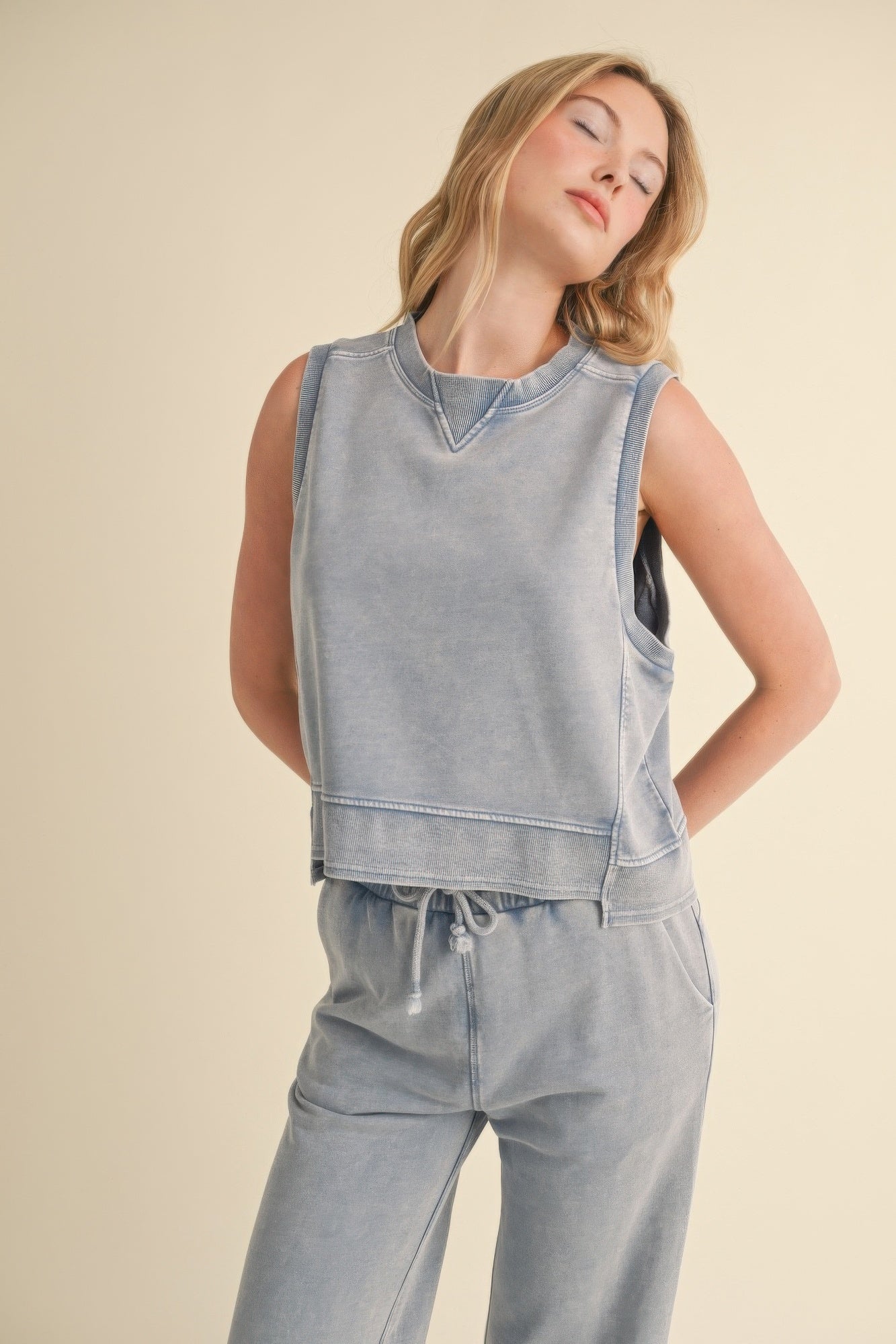 Top sin mangas con lavado mineral