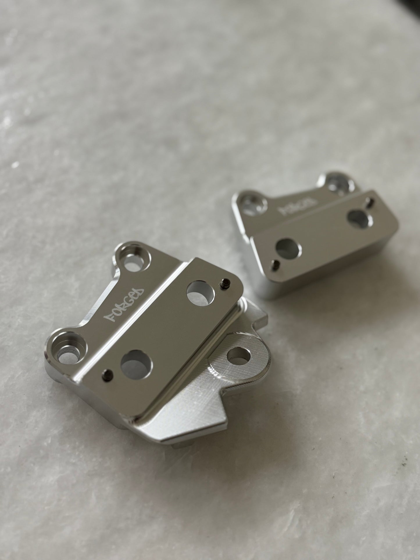 Soportes metálicos Talaria XXX para los pies